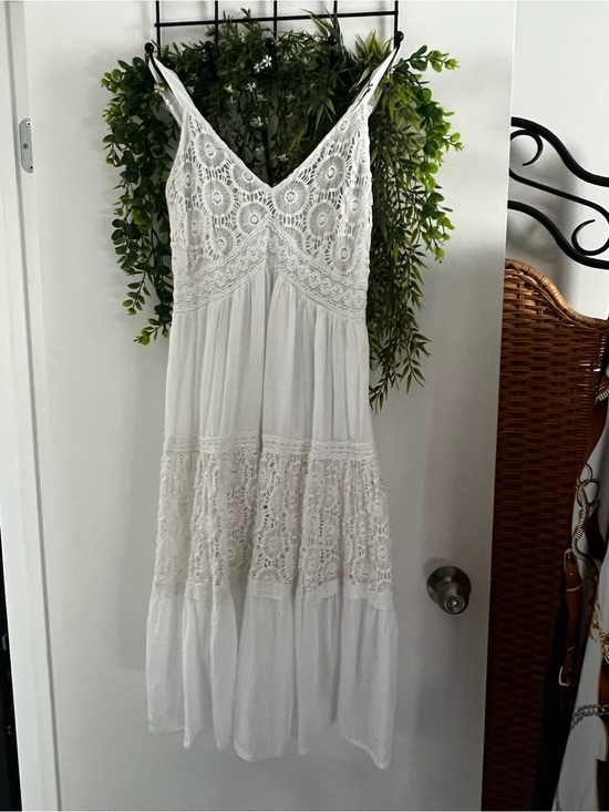 Suzy Shier Dresses & Skirts - White Crochet Lace Midi Dress